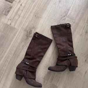 Fergie Brown Boots